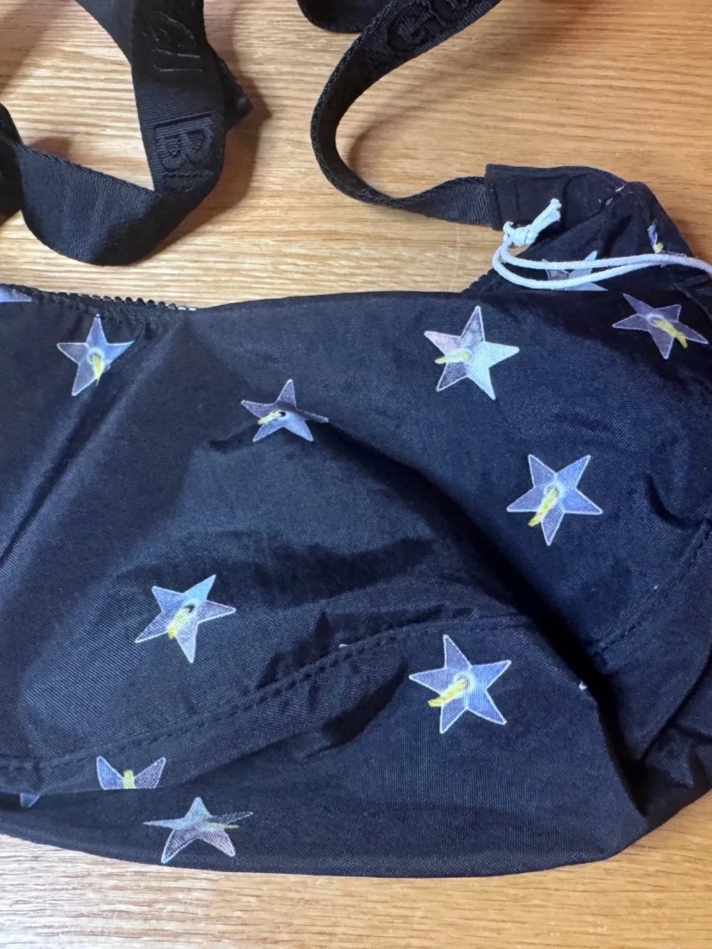 Baggu Small Nylon Crescent Bag Stars Crossbody Zipper Shut 11 X 6 X 3.5 - Picture 4 of 8